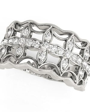 Diamond Studded Four Leaf Clover Motif Ring in 14k White Gold (1/4 cttw)